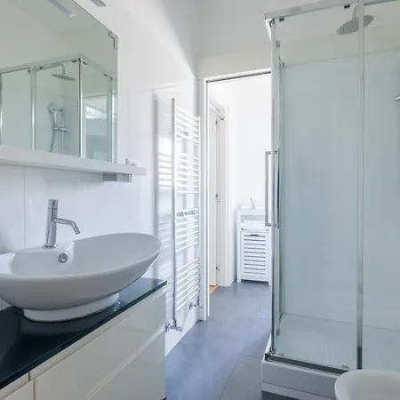 Elegant With Two Bedrooms דירה