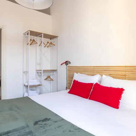 Elegant With Two Bedrooms דירה *
