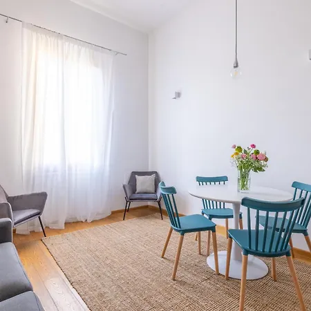 Elegant With Two Bedrooms דירה *
