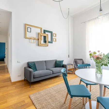 Elegant With Two Bedrooms דירה